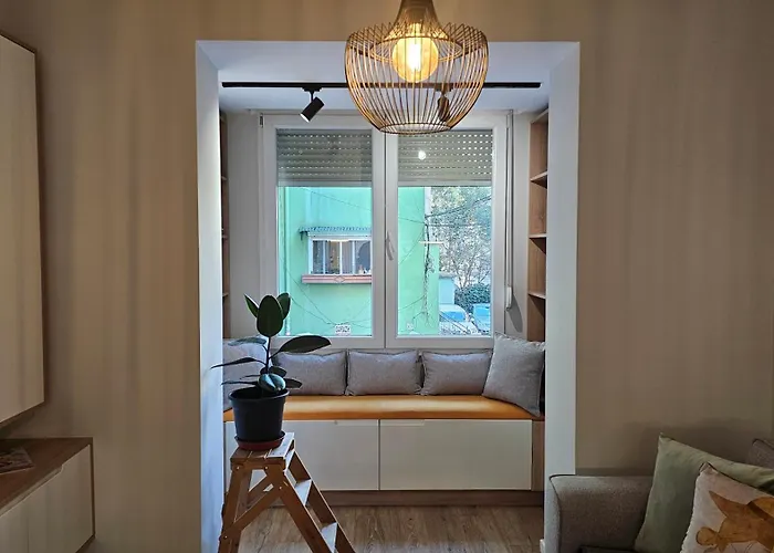 Apartment Elegant One Bedroom Myslym Shyri