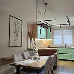 Elegant One Bedroom Myslym Shyri * تيرانا