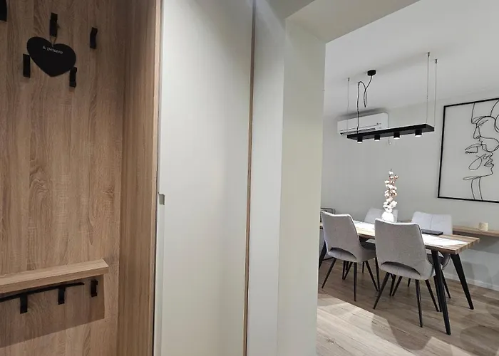 Elegant One Bedroom Myslym Shyri Appartamento *