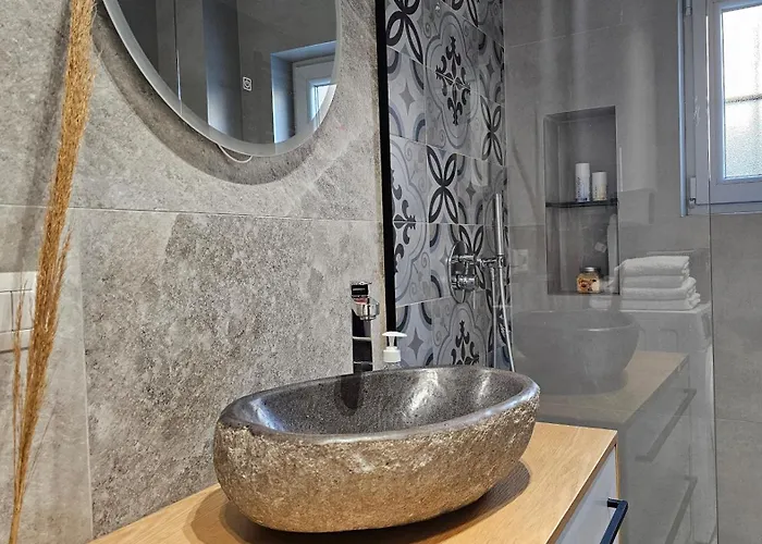 Elegant One Bedroom Myslym Shyri Appartamento